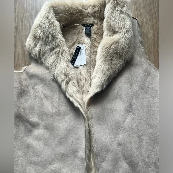 Grace & Lace Taupe Faux Fur Vest Size M NWT - Picture 3 of 6